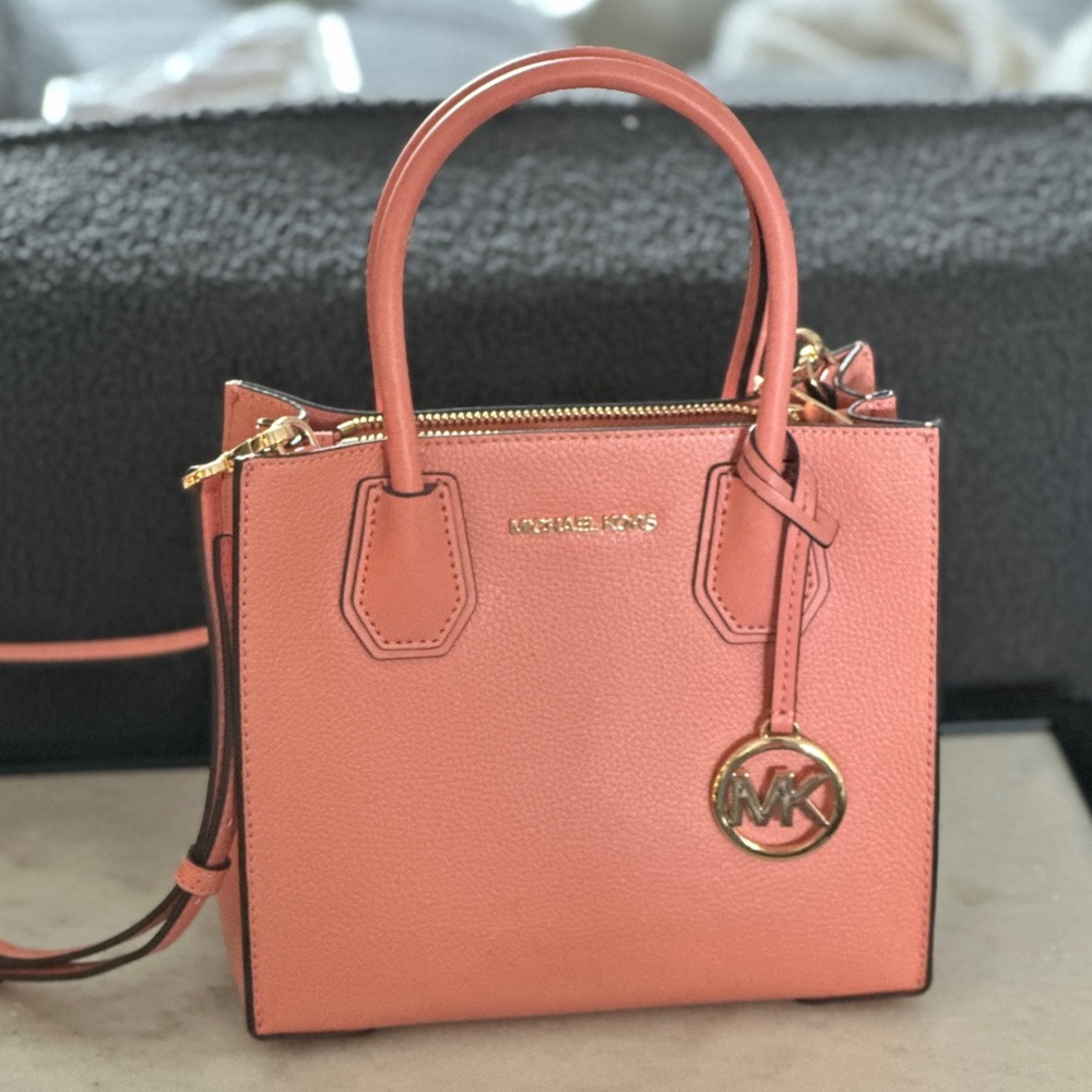 Michael Kors Mercer Medium Messenger Bag - Grapefruit, Like New